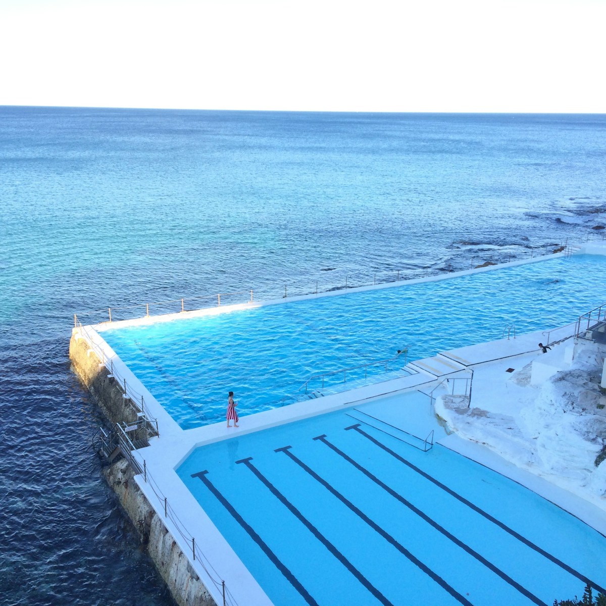 piscine à débordement vue mer : une plus value importante pour un bien immobilier